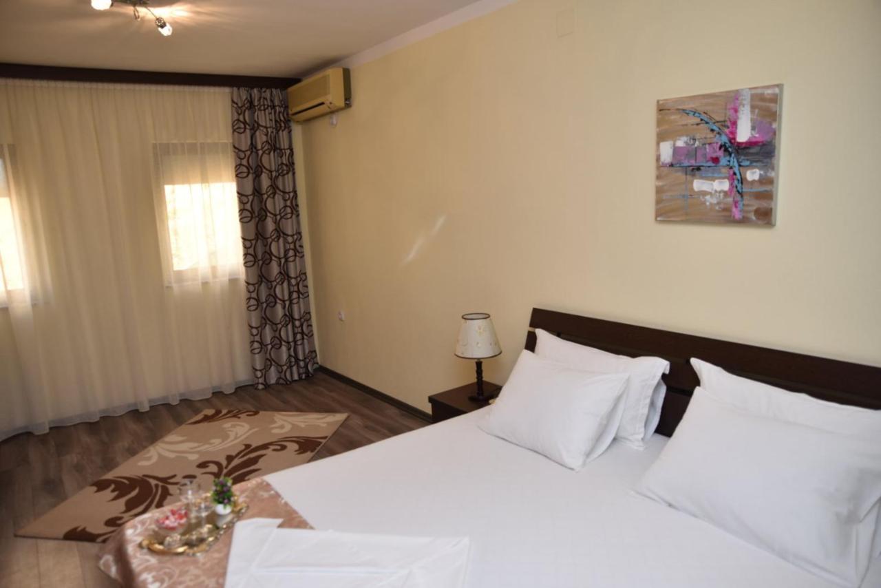 Guest House Evropa 2 Ulcinj Buitenkant foto
