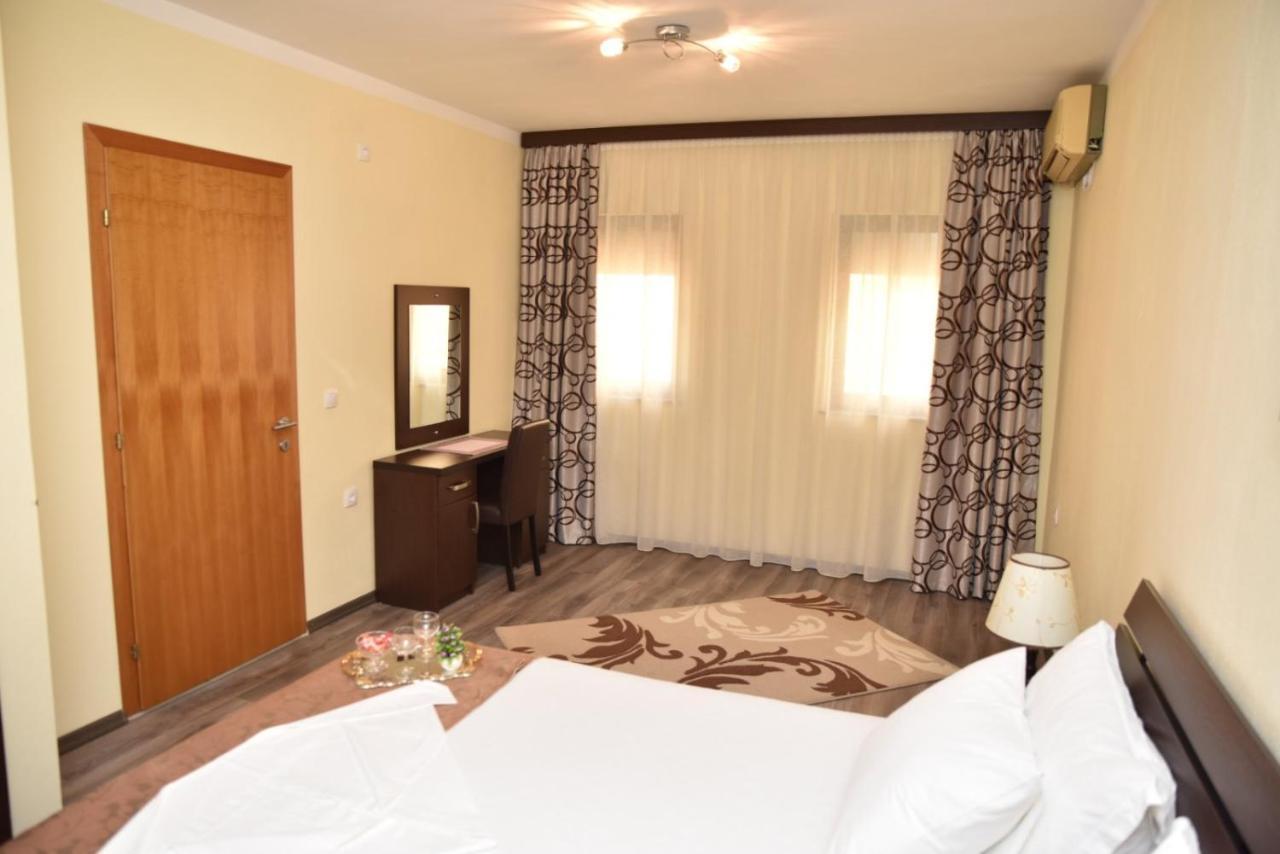 Guest House Evropa 2 Ulcinj Buitenkant foto