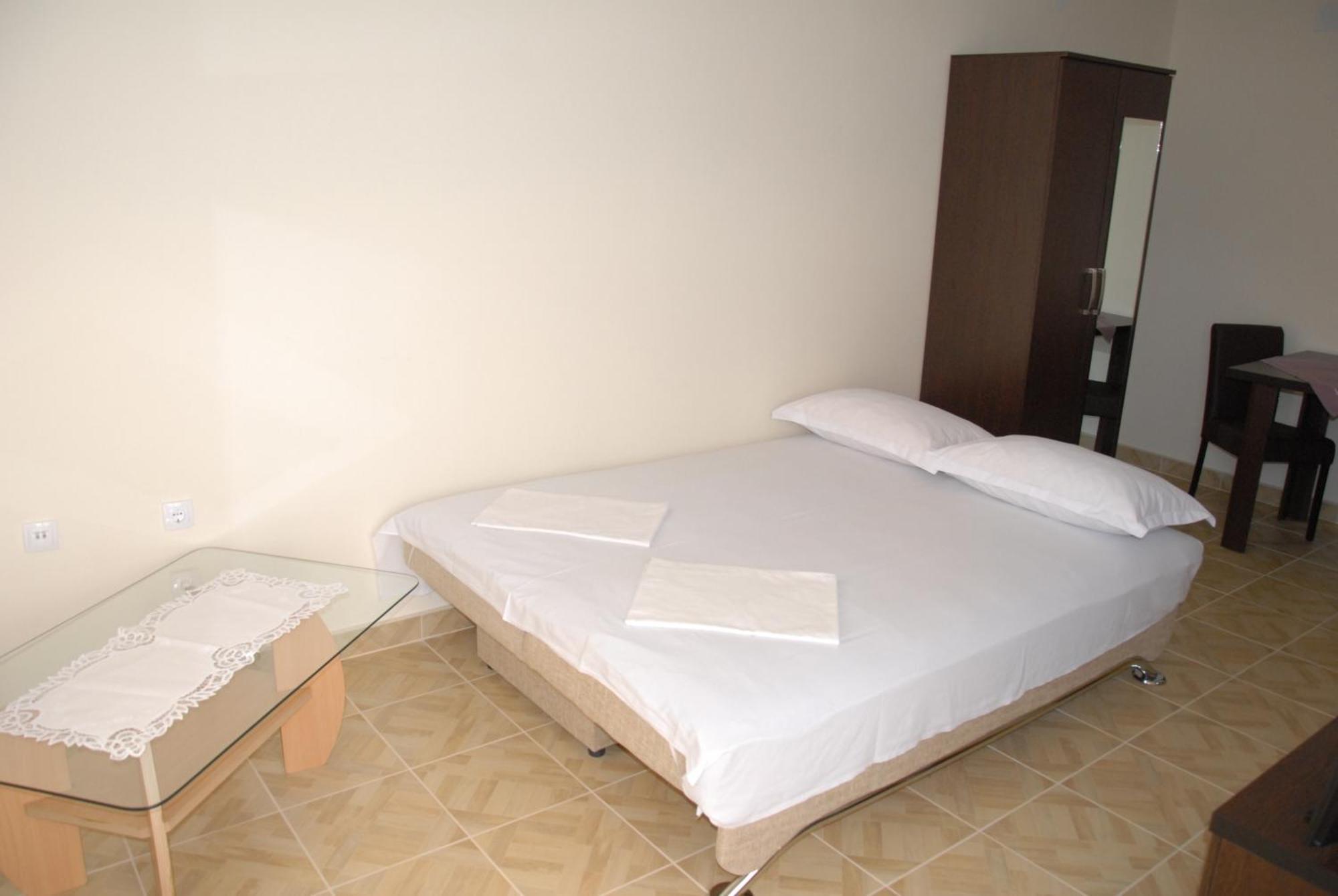 Guest House Evropa 2 Ulcinj Buitenkant foto