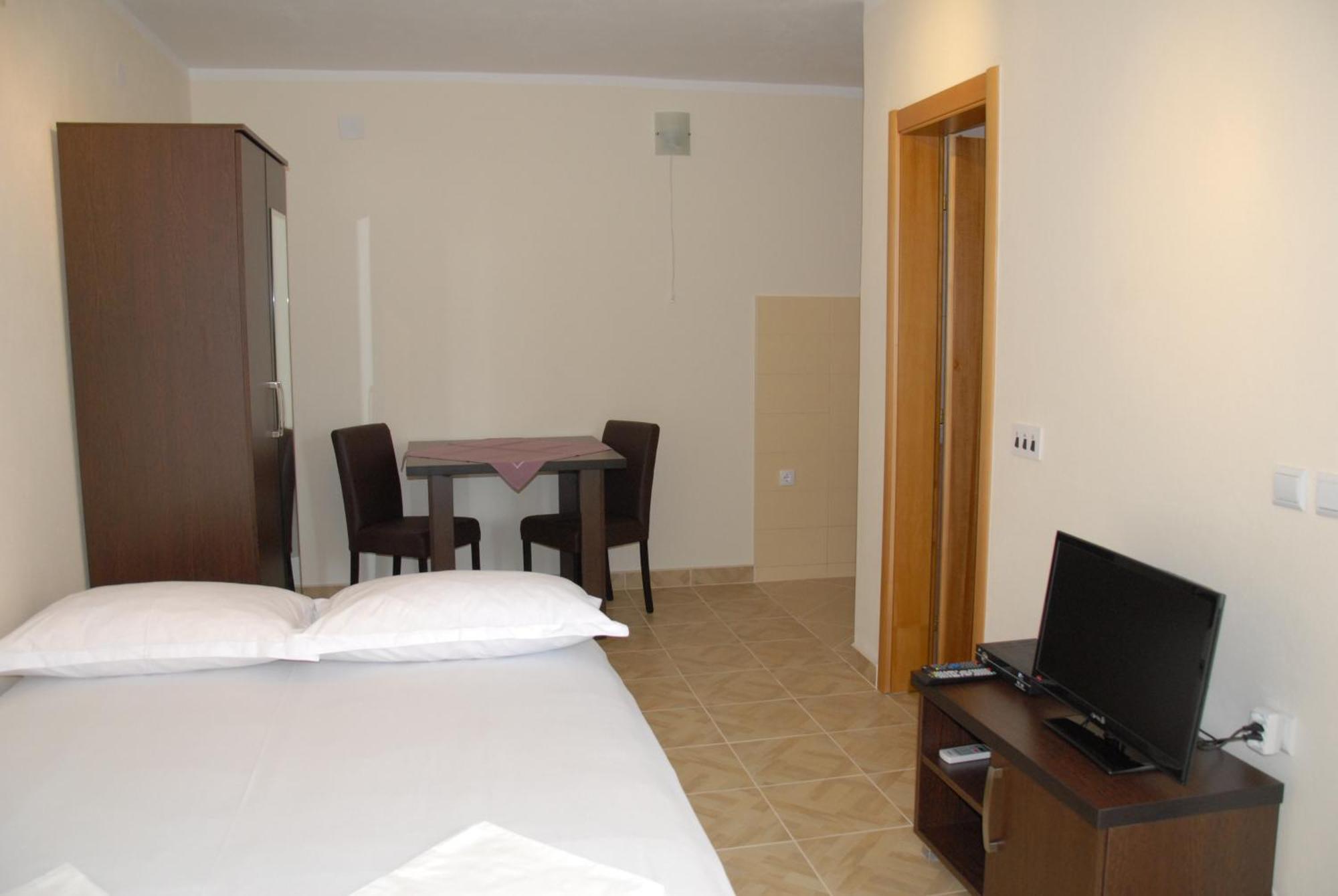 Guest House Evropa 2 Ulcinj Buitenkant foto