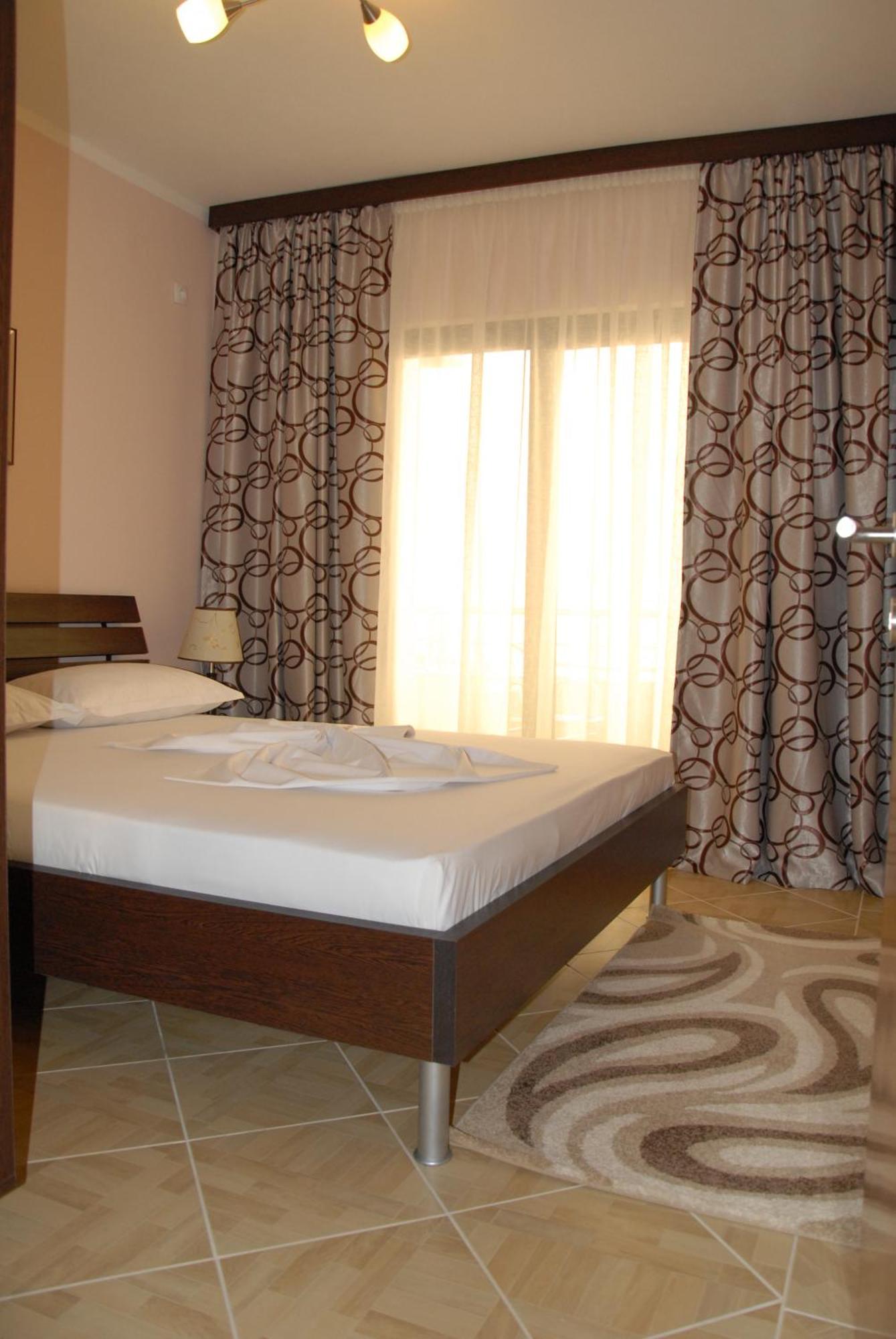Guest House Evropa 2 Ulcinj Buitenkant foto