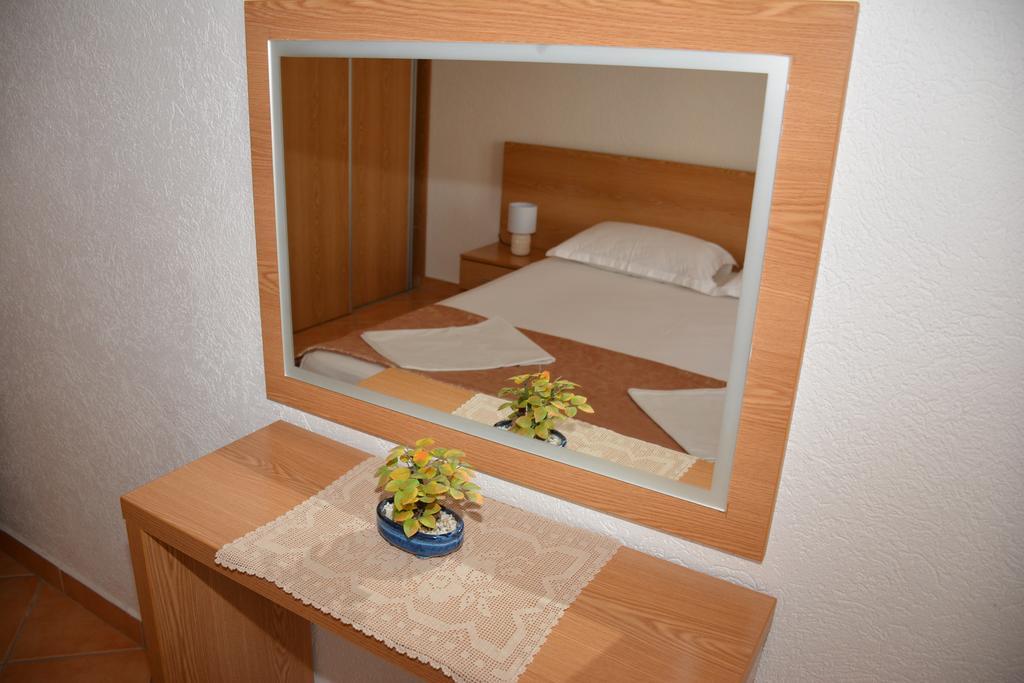 Guest House Evropa 2 Ulcinj Buitenkant foto