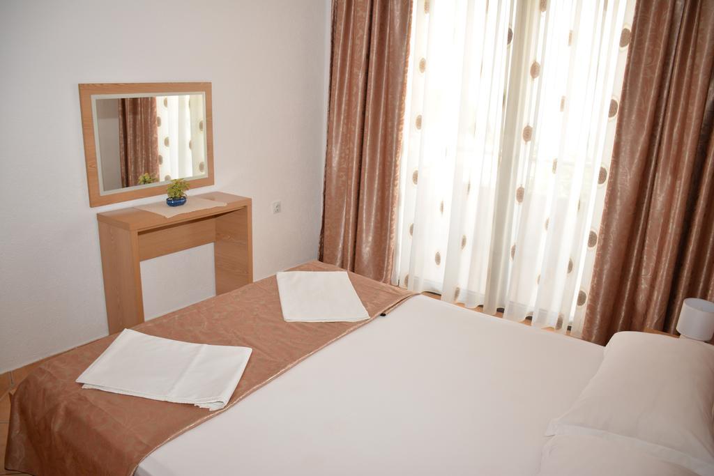 Guest House Evropa 2 Ulcinj Buitenkant foto