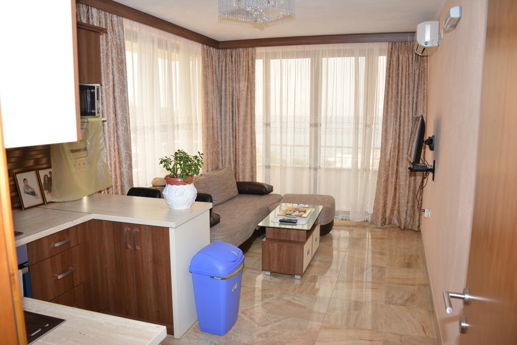 Guest House Evropa 2 Ulcinj Buitenkant foto
